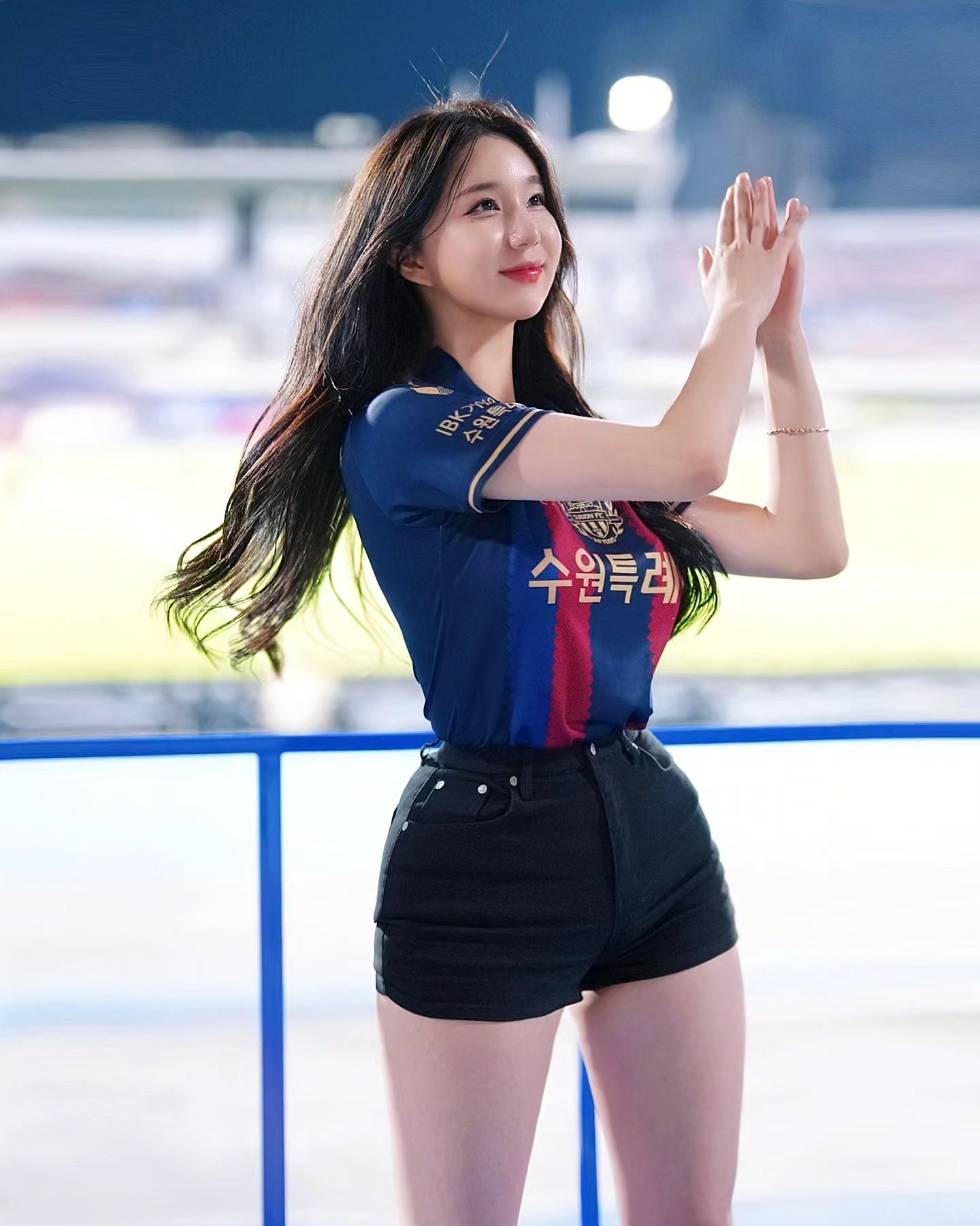 A collection of photos of Kim Hyun Young, a cheerleader model born in 2000, wearing Suwon FC uniforms