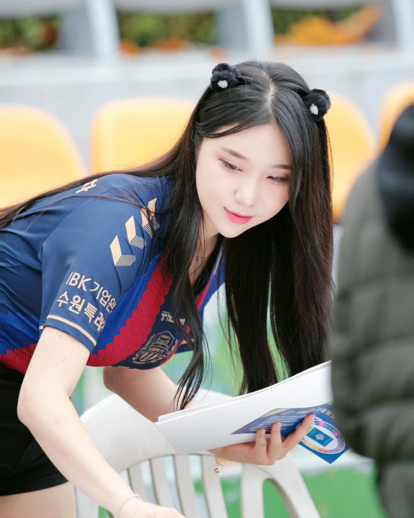 A collection of photos of Kim Hyun Young, a cheerleader model born in 2000, wearing Suwon FC uniforms