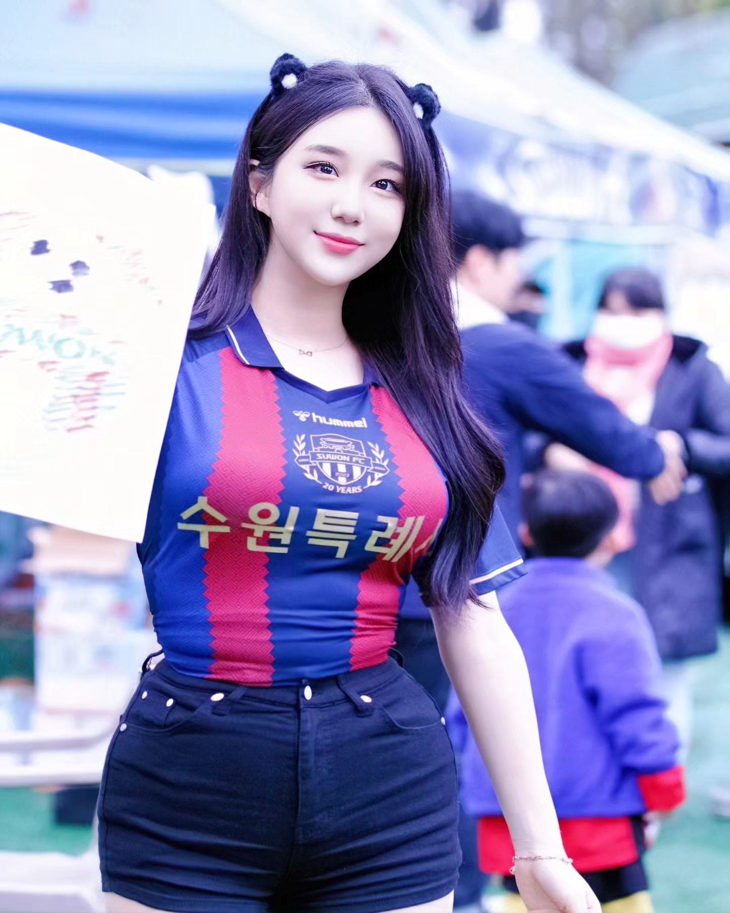 A collection of photos of Kim Hyun Young, a cheerleader model born in 2000, wearing Suwon FC uniforms