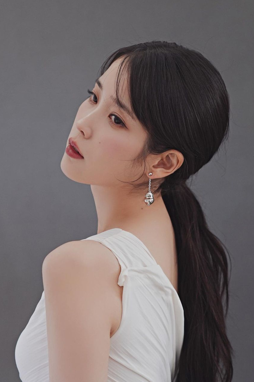 IU's 2024 Season Greetings preview photos