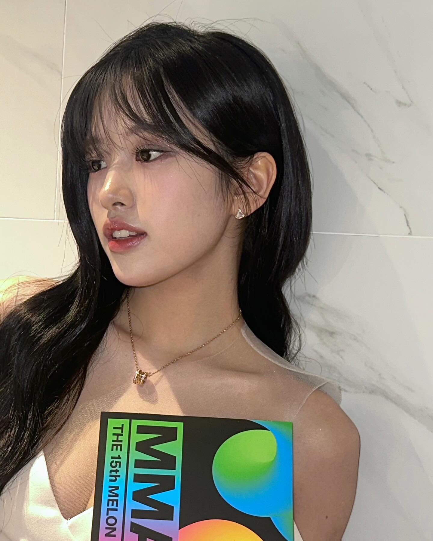 Pictures of goddess-dressed Ahn Yujin enjoying the stage on Instagram