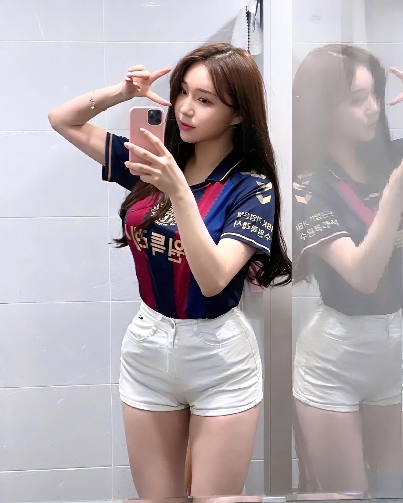 A collection of photos of Kim Hyun Young, a cheerleader model born in 2000, wearing Suwon FC uniforms