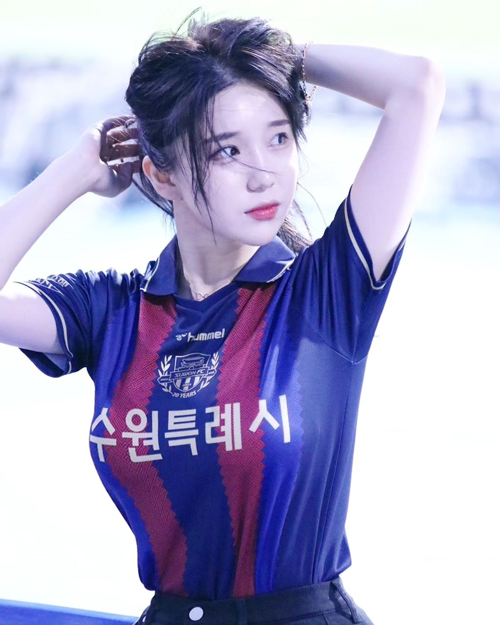 A collection of photos of Kim Hyun Young, a cheerleader model born in 2000, wearing Suwon FC uniforms