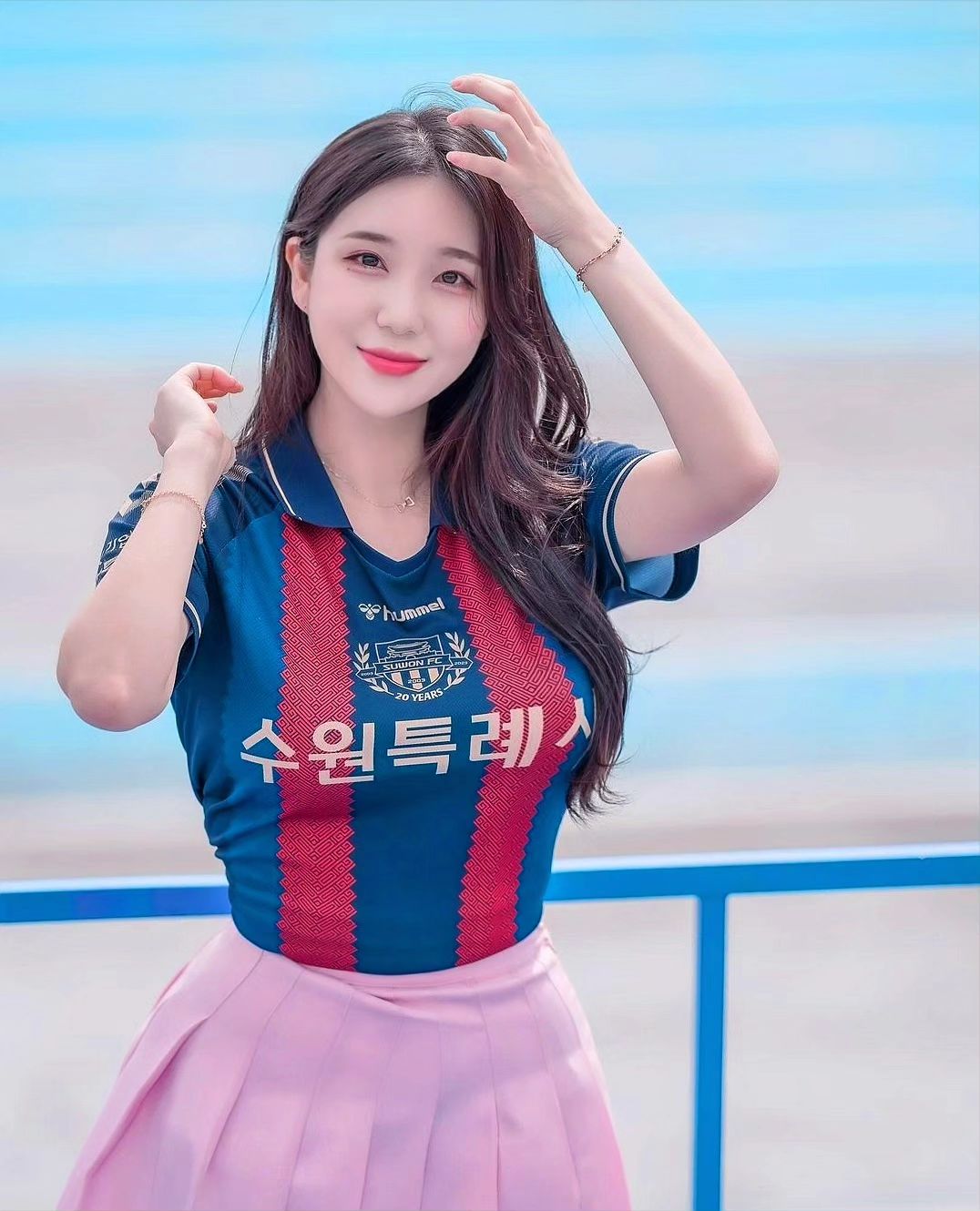 A collection of photos of Kim Hyun Young, a cheerleader model born in 2000, wearing Suwon FC uniforms