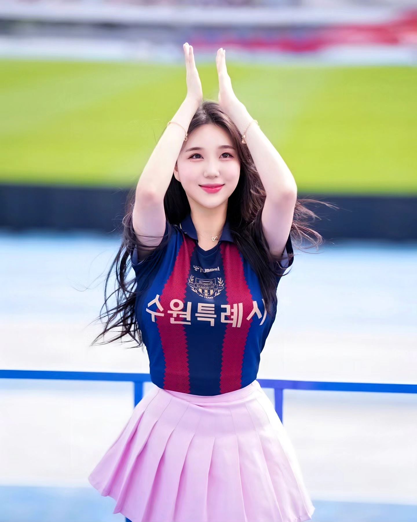 A collection of photos of Kim Hyun Young, a cheerleader model born in 2000, wearing Suwon FC uniforms