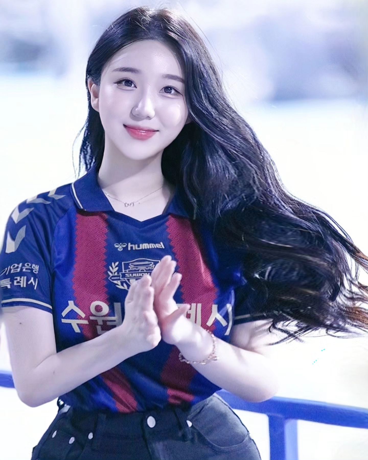 A collection of photos of Kim Hyun Young, a cheerleader model born in 2000, wearing Suwon FC uniforms