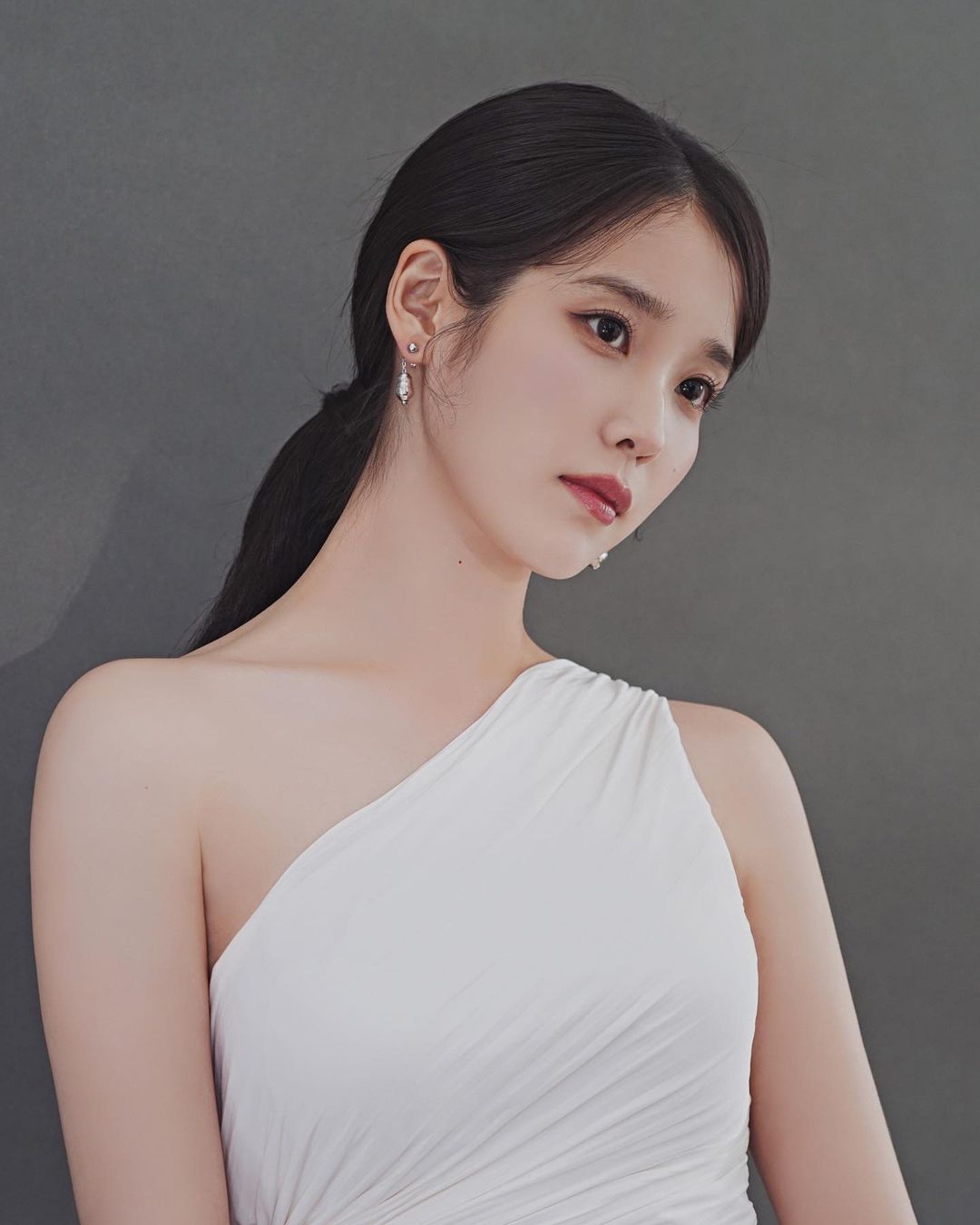 IU's 2024 Season Greetings preview photos