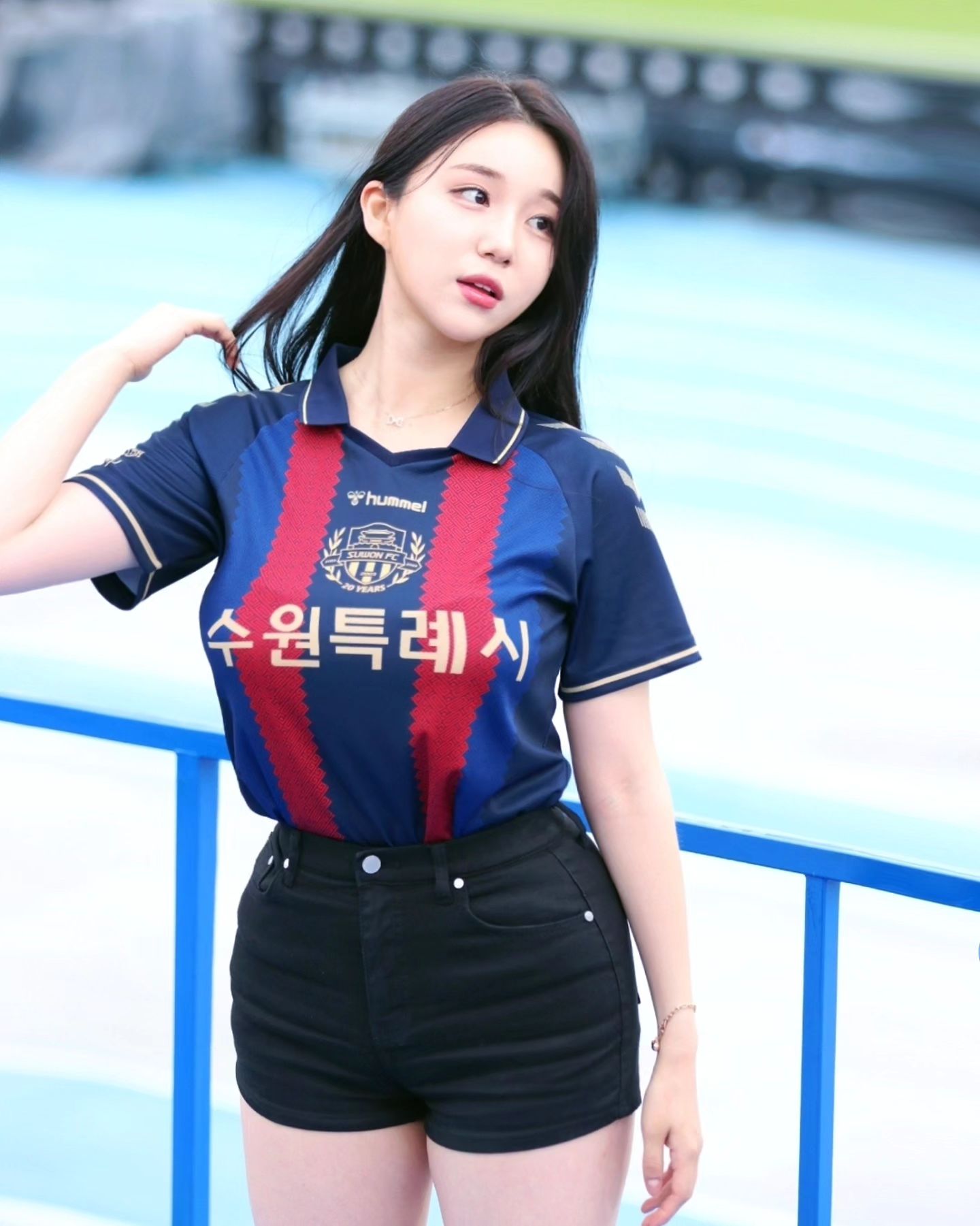 A collection of photos of Kim Hyun Young, a cheerleader model born in 2000, wearing Suwon FC uniforms