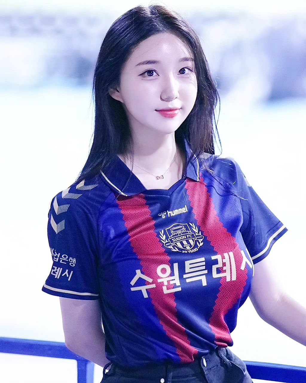 A collection of photos of Kim Hyun Young, a cheerleader model born in 2000, wearing Suwon FC uniforms